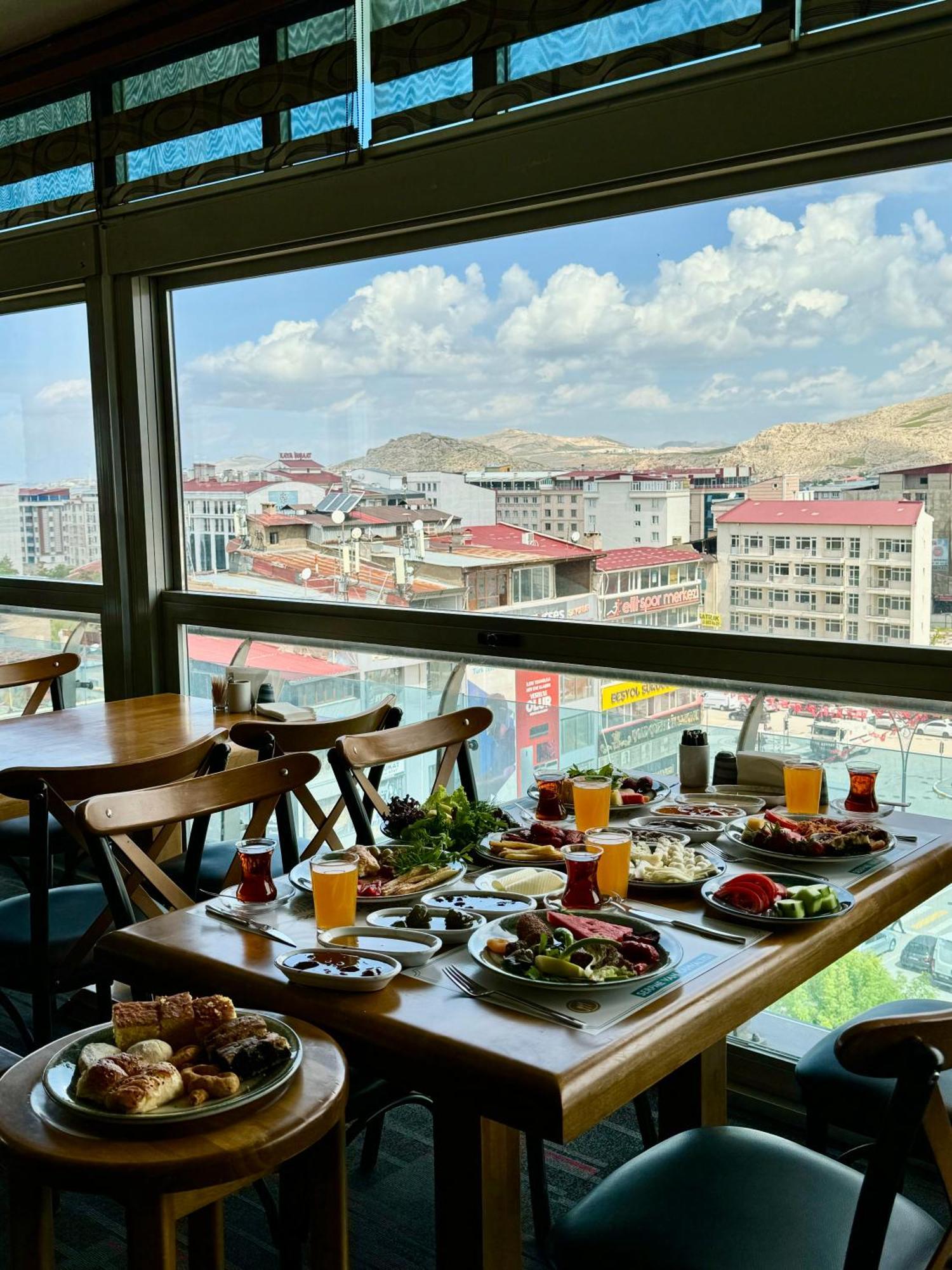 Grand Hotel Wan Zewnętrze zdjęcie